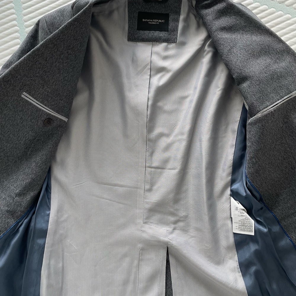 Banana Republic Men’s Tailored Fit Blazer — Gray, Size 40S. - Picture 8 of 13